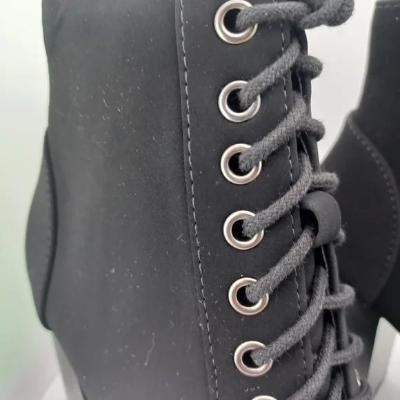 Soda Platform Boots, 4in heel size 6 in heel - Picture 2 of 7